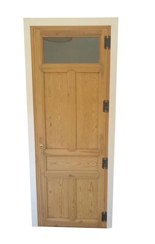 Puerta de madera maciza