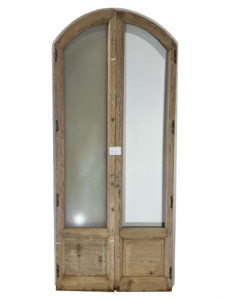 Puerta doble de madera
